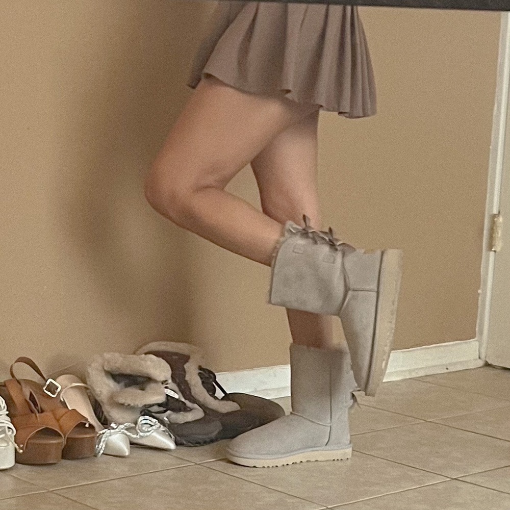 UGGS - Picture 4 of 4